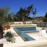 Bebbux וילה